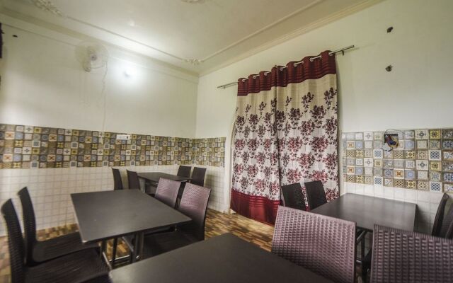 OYO 30855 Hotel Royal Residency