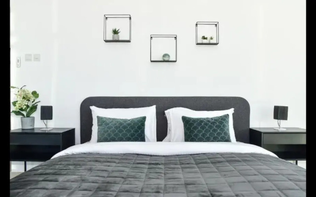 Hometown Apartments - Incredible 4 Bedroom plus maidsroom Villa