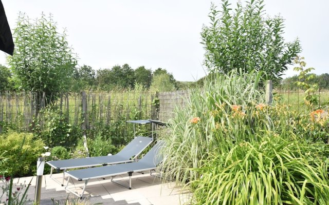 Duinzicht Holiday Home in Nieuwvliet With Garden