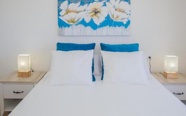 Flower Beach Suite 25