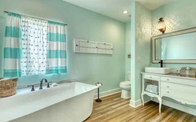 Salty Seahorse -2822 Bienville