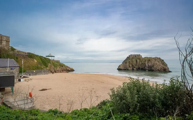 Windermere House - Sea Views Close to Harbour