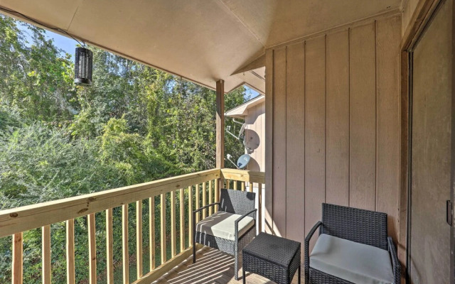 Updated Wilmington Retreat ~ 2 Miles to Uncw!