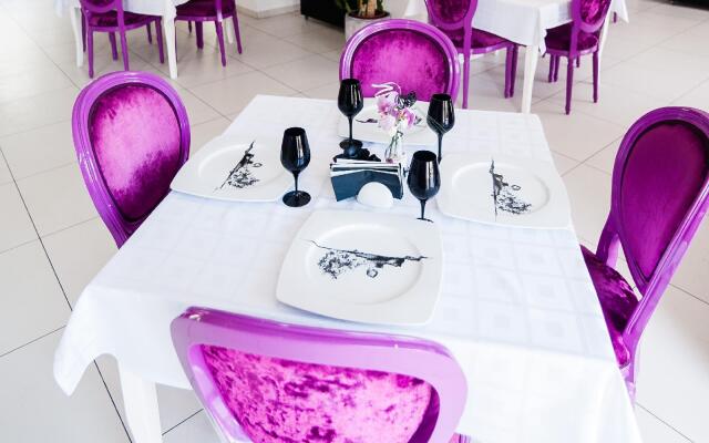Alex & George Boutique Hotel