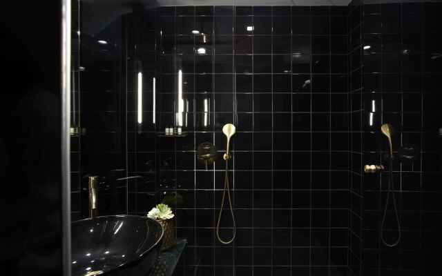 Skylark, Aluma Hotel & Resort