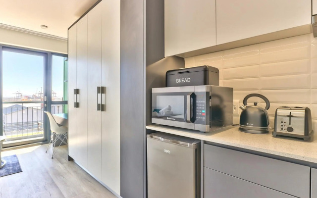 Stunning work pad on 1onAlbert- 601