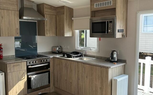 Caravansleeps4-beachfront-garden-patio