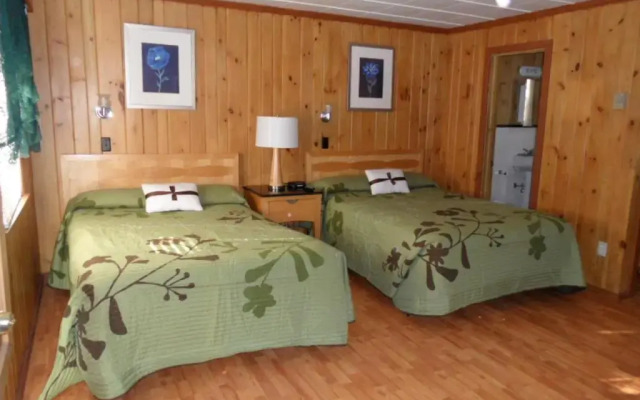 Seven Dwarfs Motel and Cabins