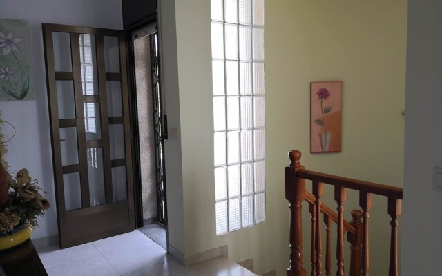 Villa con jardín piscina y cerca playa