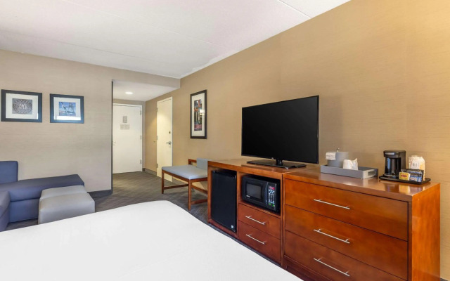 Comfort Inn & Suites Logan International Airport