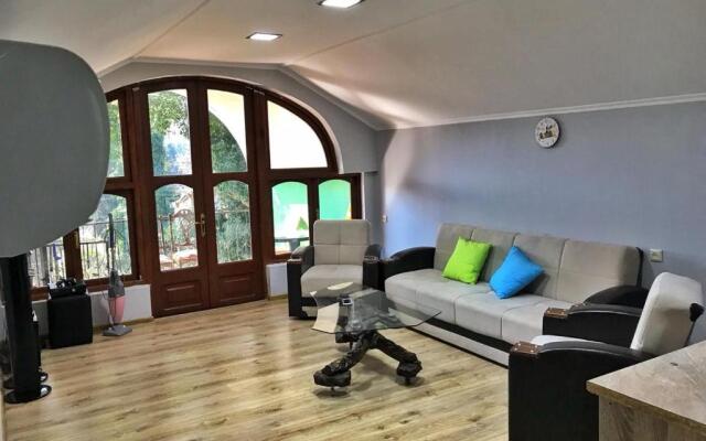 Apartment Green House