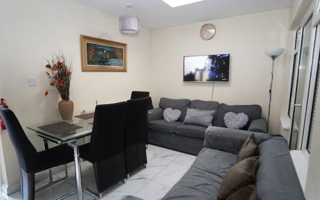 Spacious 3BR House Sleeps 6
