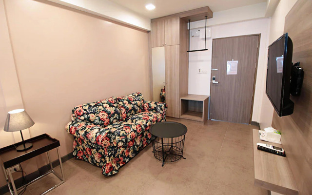 R 17 Living Hotel