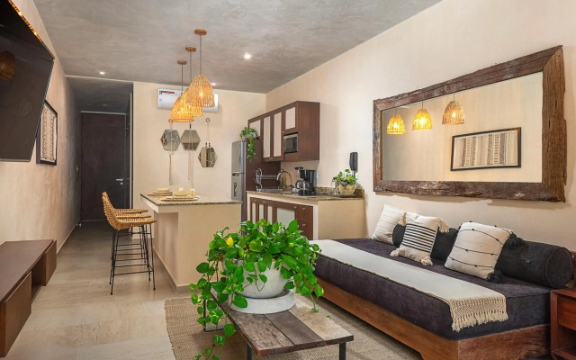 Studio wterrace, hammock, and pool access