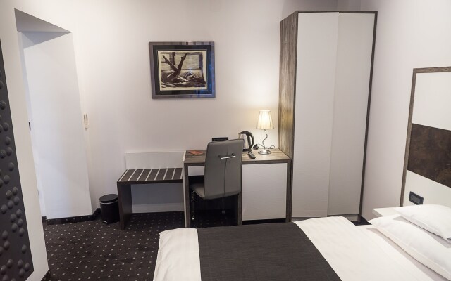 Log In Rooms
