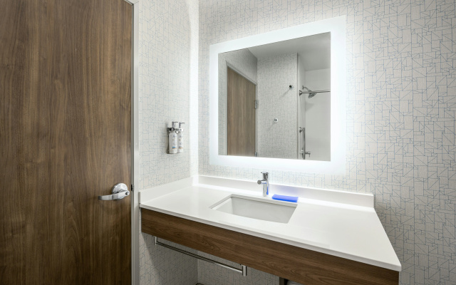 Holiday Inn Express & Suites Phoenix East - Gilbert by IHG