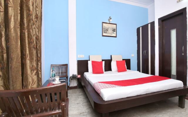 OYO 16441 Hotel Gurjeet