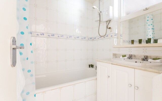 2 Bedroom Flat In Hammersmith Near The Thames