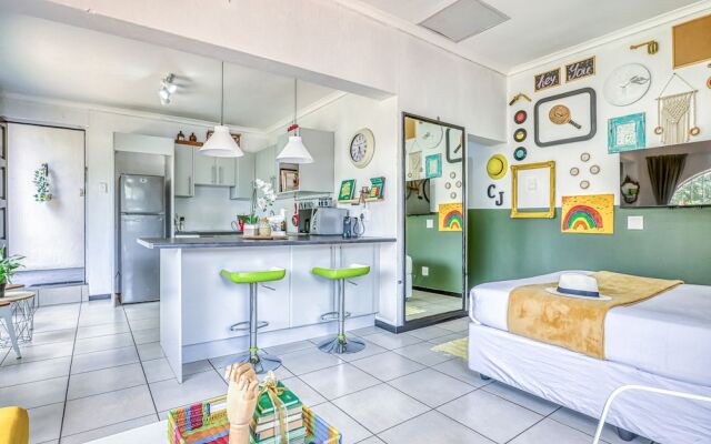 Chic Midtown Studio-1 Bed-solar-pool-fibre-samrand