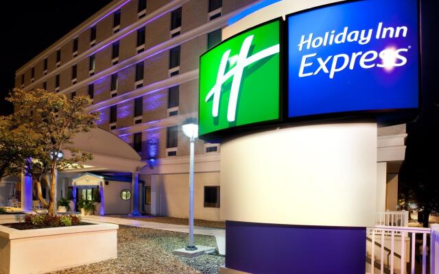 Holiday Inn Express Richmond Downtown, an IHG Hotel