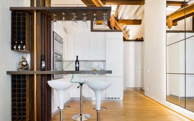 Luxury 2 Bedroom Apartment with Hot Tub - Florence City Center