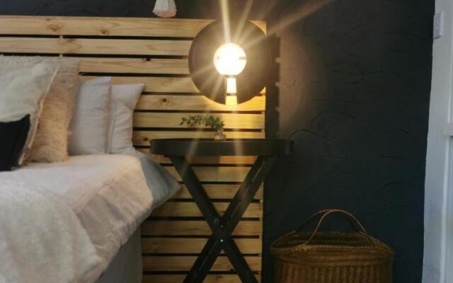 EXQUISITE PRIVATE LUXURY SUITE WITH KING BED at BOKMAKIERIE VILLAS