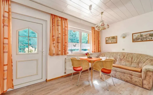 Cozy Apartment Near Trails