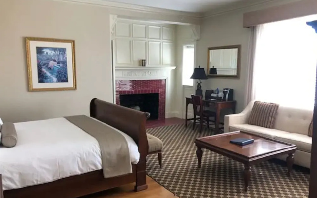 OceanCliff Hotel