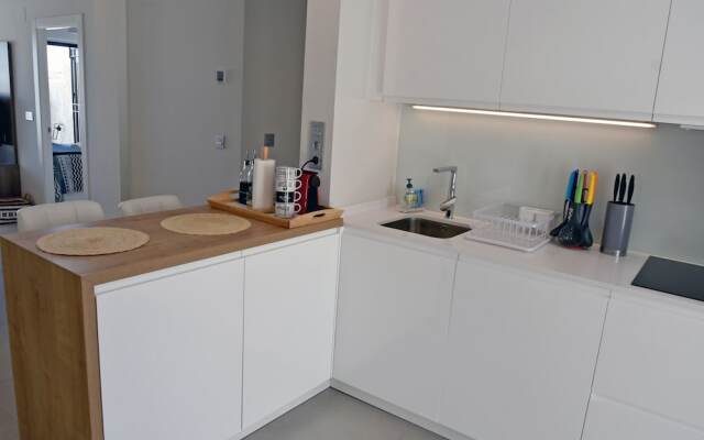 Luxury Apartment on the Beach with Pool 6