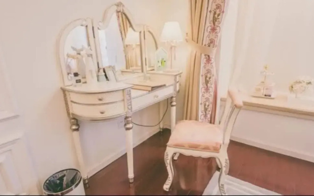 Carol Service Apartment