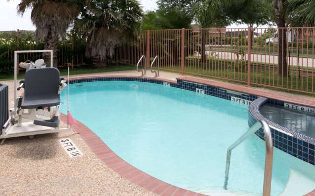 Super 8 by Wyndham Stafford Sugarland Area
