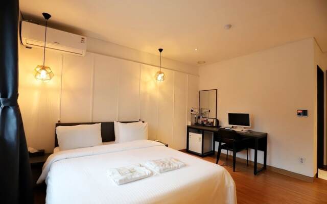 Yongin Monterey 17 Hotel