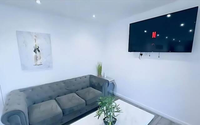 Charming 2-bed Apartment in Liverpool