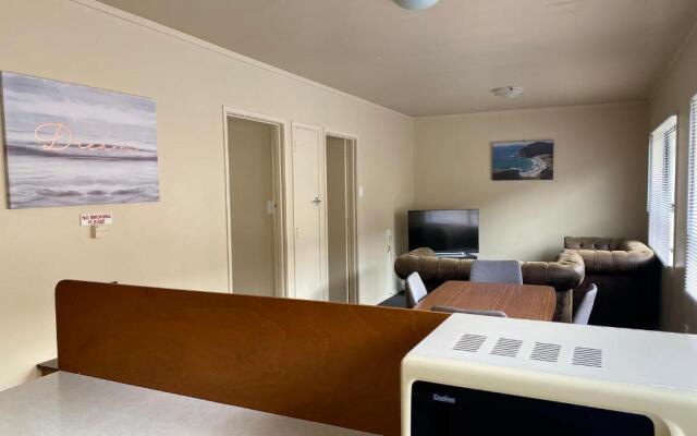 Wayfarer Motel