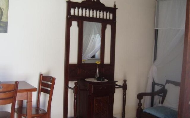 Vrakas House