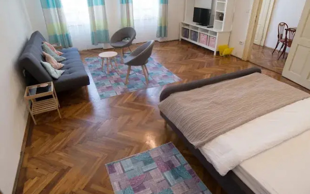 Mathe Apartments 4