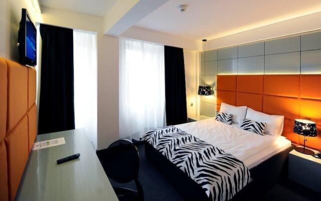 Plaza V Business and SPA