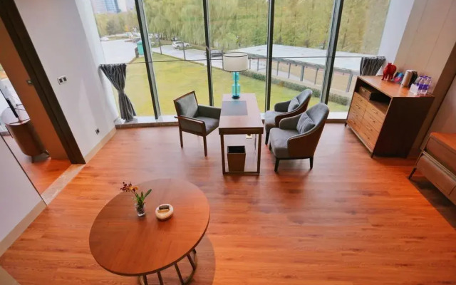 Yading Peninsula Hotel