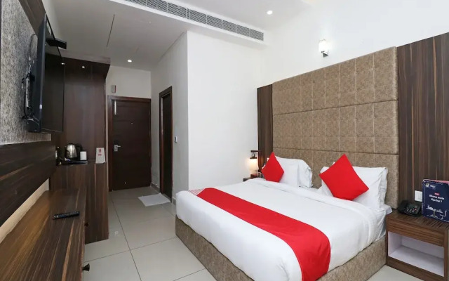OYO 25076 Omang Hotel
