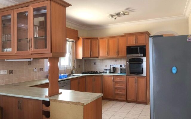 Villa Green Palace, Private Pool, Sea & Mountain Views , Spacious & Beautiful