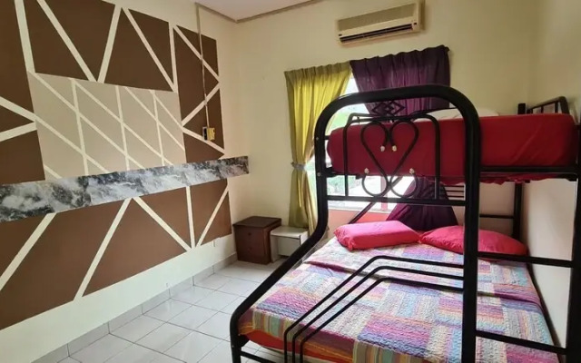 Oyo Home 90365 Rohaya Ram @ Marina View Villas