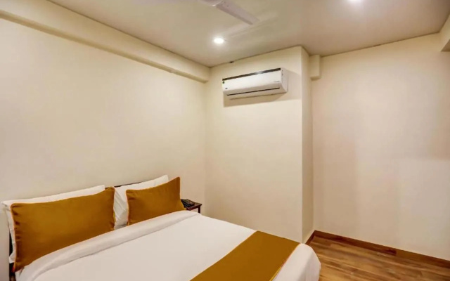 FabHotel SR Square