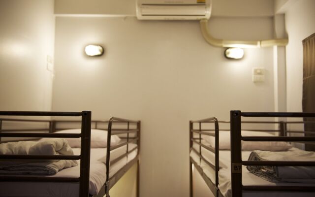 Some Rest Hostel Khao San