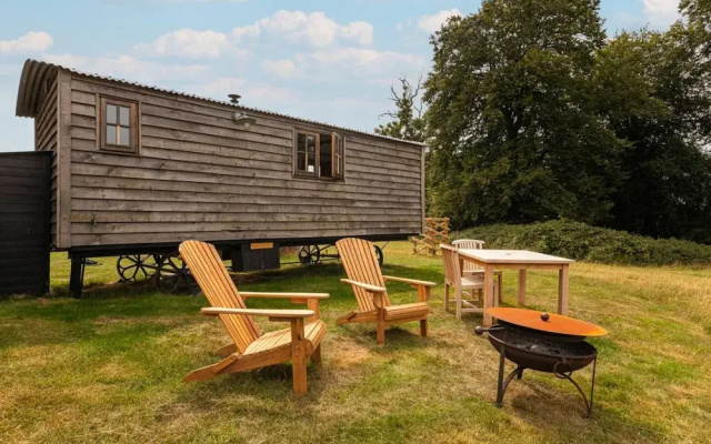 Quercus Redwood - Sleeps 4 - From 375 Per Night