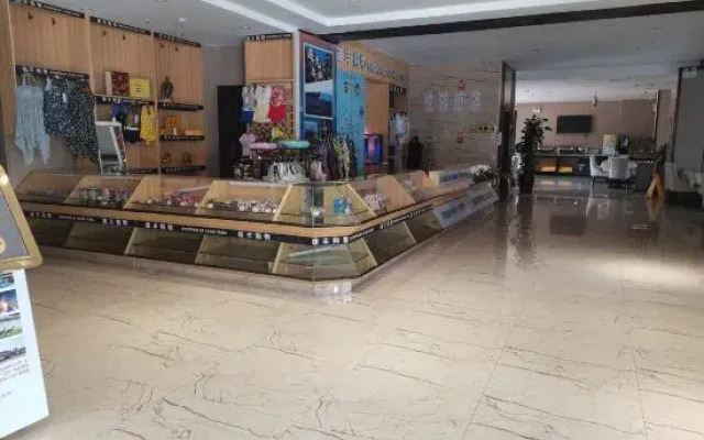 Mile Xiongfeng Hot Spring Hotel (Huquan Ecological Park)