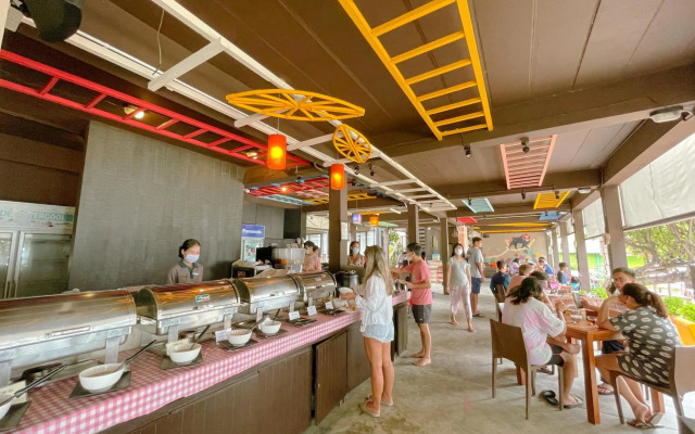 LaLune Beach Resort