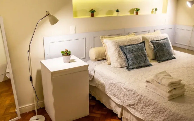 5min da Praia do Leblon - AP204