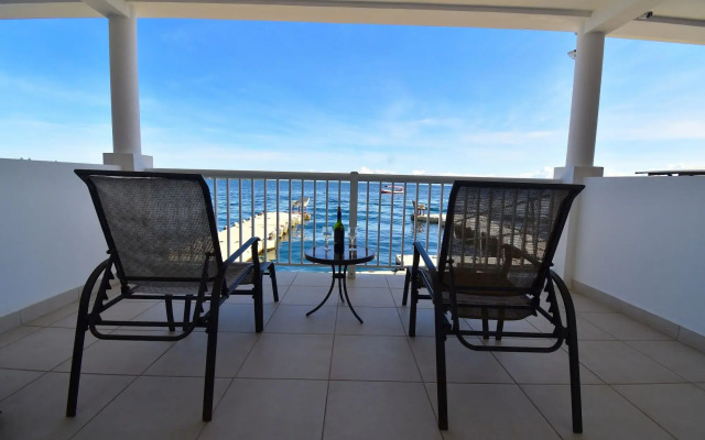 Tropical Suites Hotel