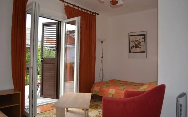 Lenka - Great Location & Free Parking - A1