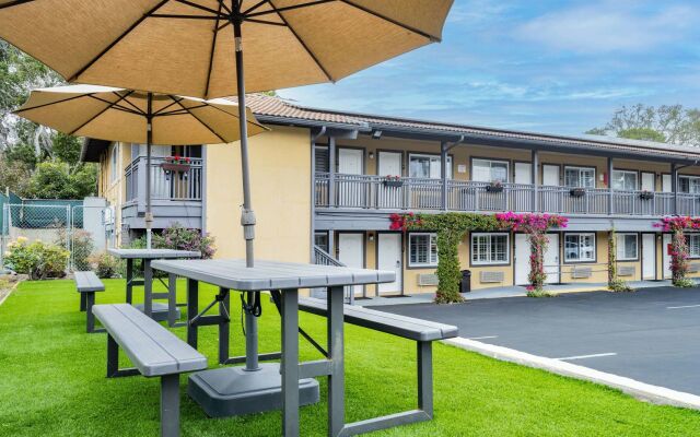 Aura Inn Monterey